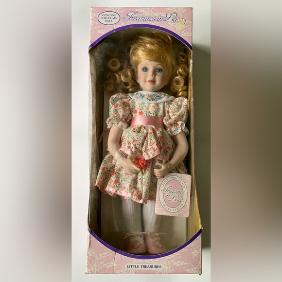 Vintage Treasure In Lace 15" Porcelain Doll Open Box Great Condition - Picture 1 of 13